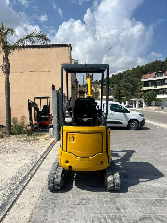 Komatsu PC 16R-3HS Foto 3