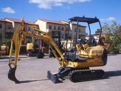 Komatsu PC15 r8 HS Foto 1