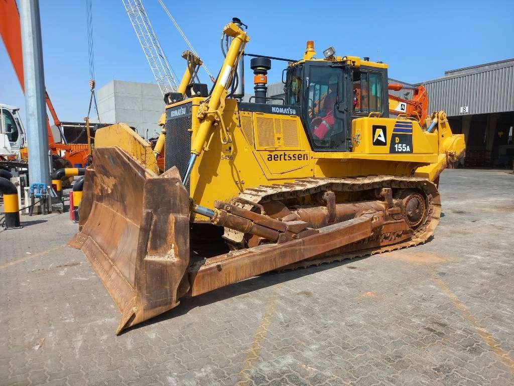Komatsu D155A-6R (4pcs available for sale in Abu Dhabi) Foto 12