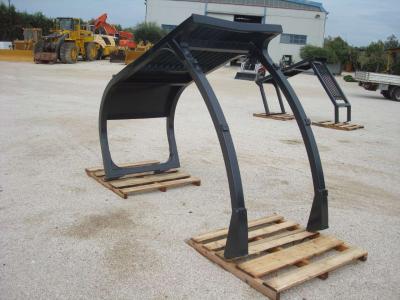 Estructura de protección para Hitachi 210 E 240 vendida por OLM 90 Srl