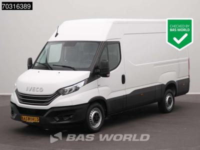 Iveco Daily 35S18 3.0L Automaat 180PK L2H2 3,5t Trekhaak LED Airco Navi Cruise Camera Euro6 L2 A/C Towbar vendida por BAS World B.V.