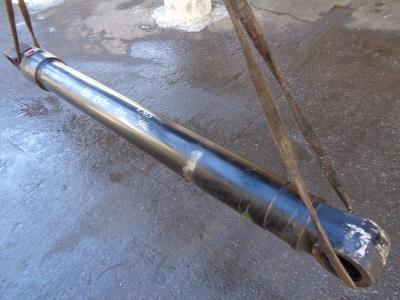 Cilndro de levantamiento para New Holland E 385 vendida por PRV Ricambi Srl