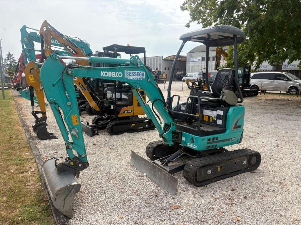 Kobelco SK17SR-3 Foto 1