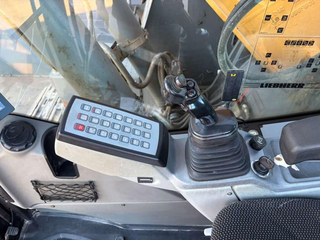 Liebherr R922LC Foto 22