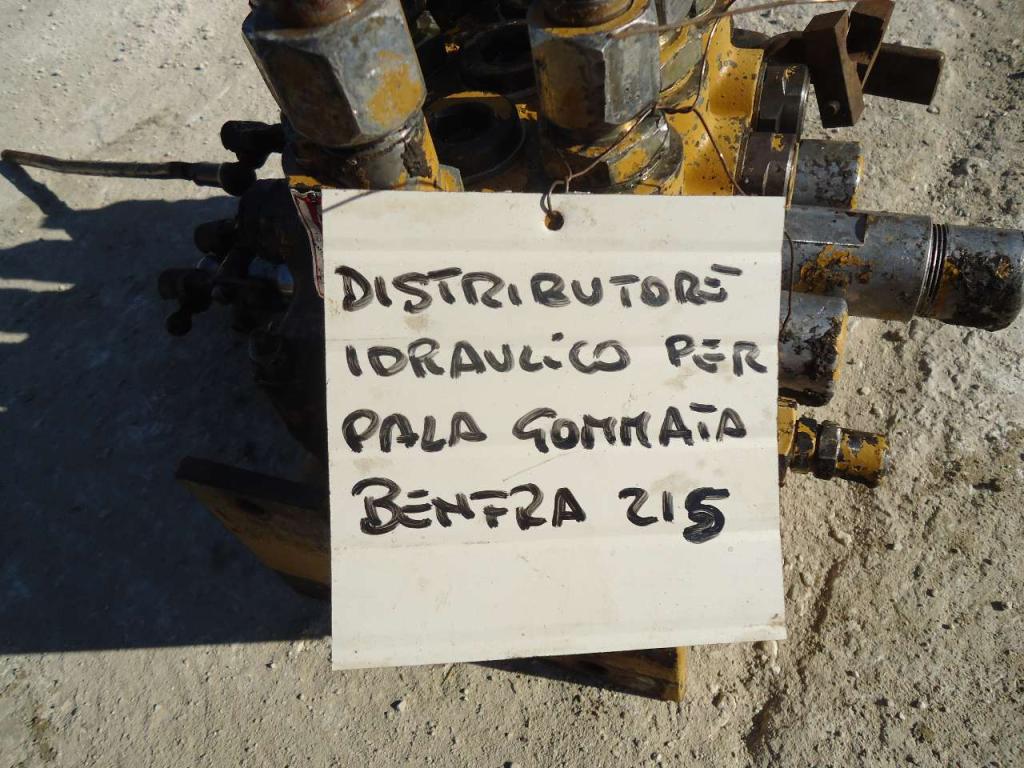 Distribuidor hidraulico para Benfra 215 Foto 5