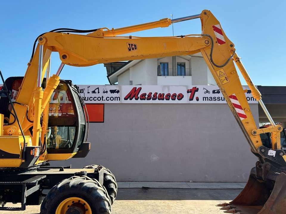 JCB JS130W 4x4 Foto 5