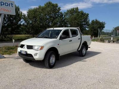 Mitsubishi L200 4X4 MANUALE vendida por Bridge Export Srl