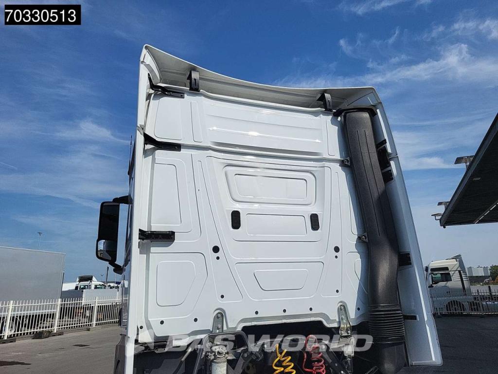 Mercedes-Benz Actros 1851 4X2 BigSpace 2x Tanks M.O.T. Foto 11