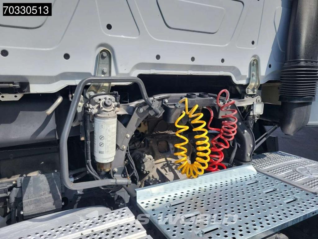 Mercedes-Benz Actros 1851 4X2 BigSpace 2x Tanks M.O.T. Foto 12