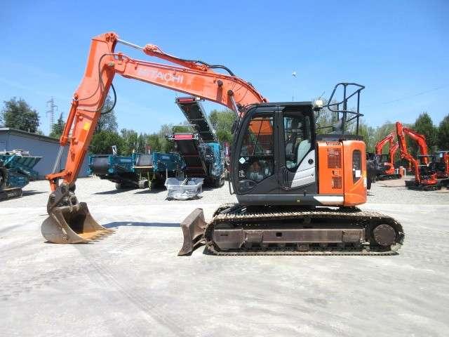 Hitachi ZX135 US-6 Foto 1