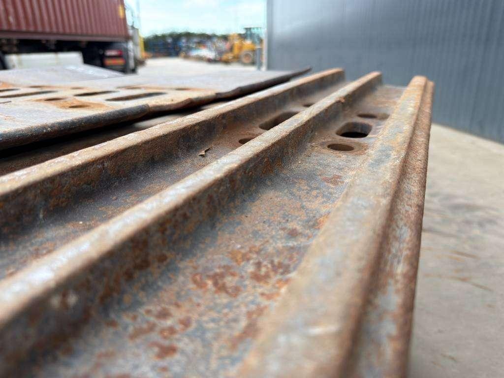 Caterpillar 330C / 330D / 336D / 336E / 336F - 850 mm shoes Tr Foto 6