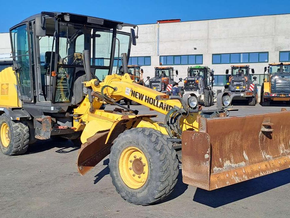 New Holland F106.7 Foto 7