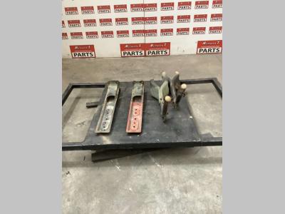 Staffe e supporti parafanghi para Iveco 260/330 F 35 vendida por Massucco T. Srl Area Ricambi