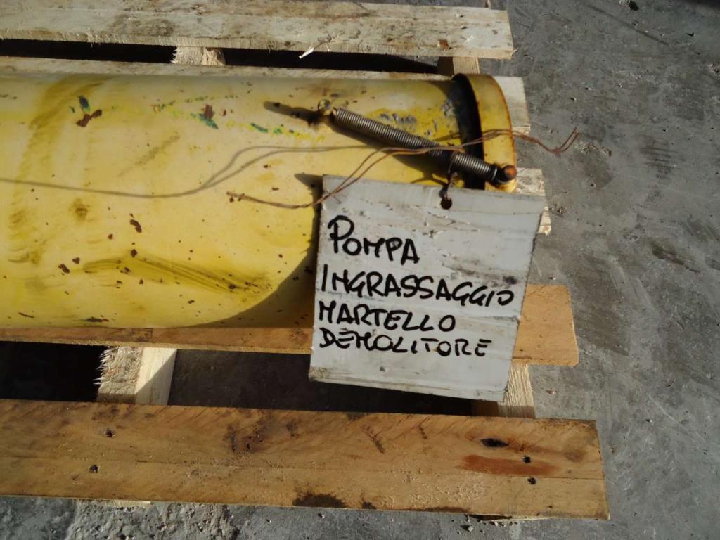 Pompa ingrassaggio per martello demolitore Foto 4