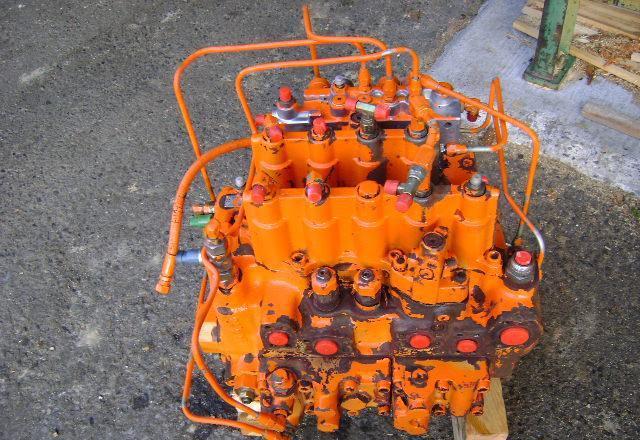 Distribuidor hidraulico para Fiat Hitachi EX 235 Foto 1