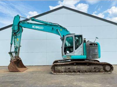 Kobelco SK235SR - Hammer Lines / Automatic Greasing vendida por Boss Machinery