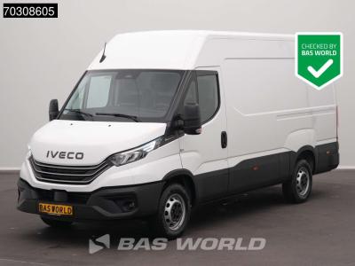 Iveco Daily 35S18 3.0L Automaat 180PK L2H2 ACC LED Airco Cruise Camera CarPlay Parkeersensoren 3,5t Trekg vendida por BAS World B.V.