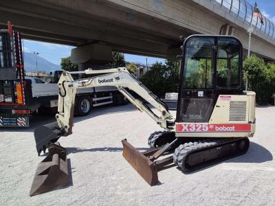 Bobcat X325 Foto 1