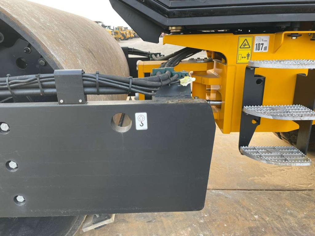 JCB VM166D (15.5t) Foto 23
