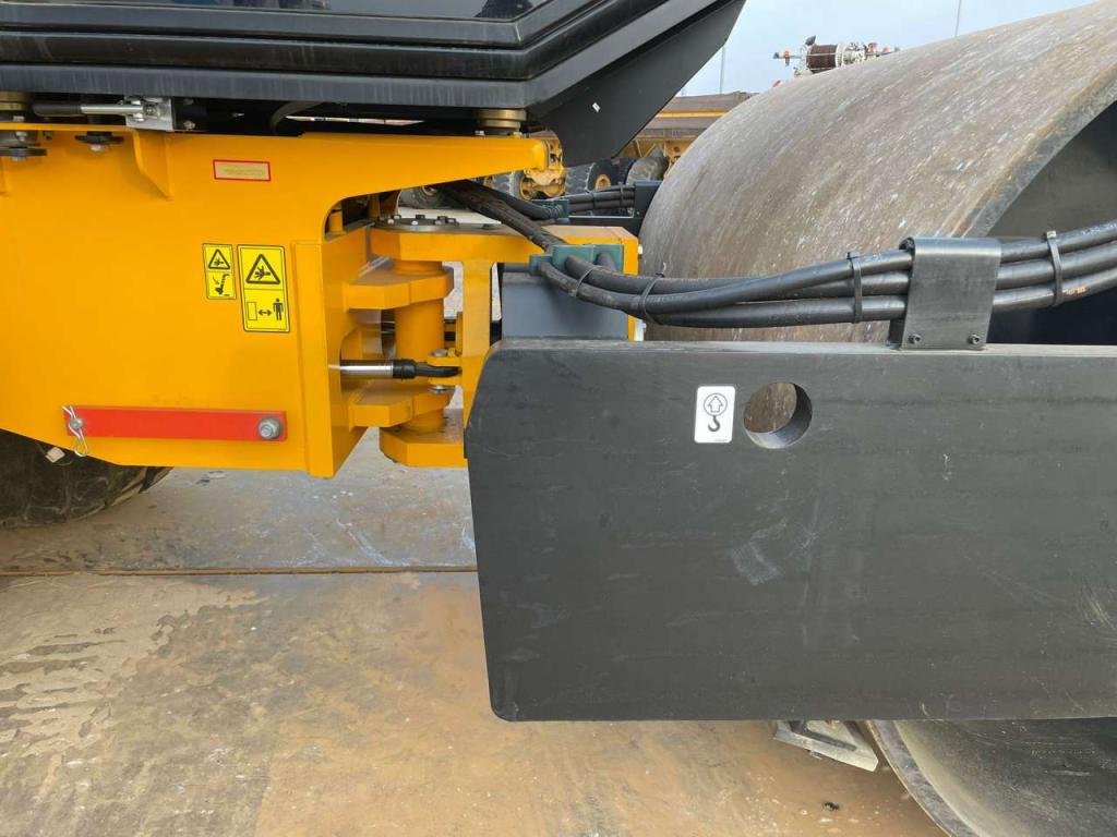 JCB VM166D (15.5t) Foto 24