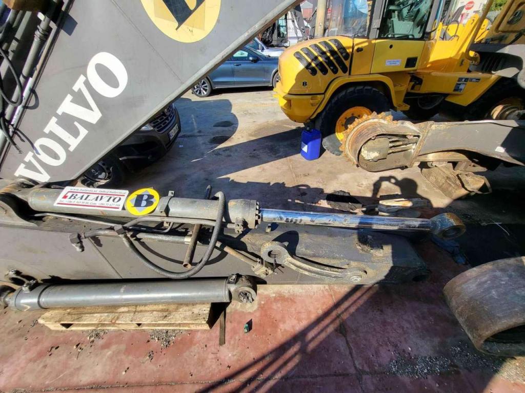 Volvo digging arm cylinder 14534532 for Volvo EC200D, EC200E, EC210C... Foto 1
