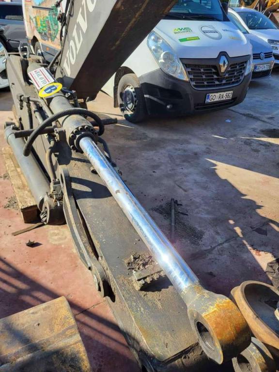 Volvo digging arm cylinder 14534532 for Volvo EC200D, EC200E, EC210C... Foto 2