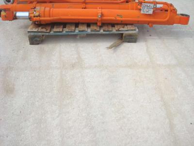 Cilndro de levantamiento para Fiat Hitachi FH 200 vendida por OLM 90 Srl