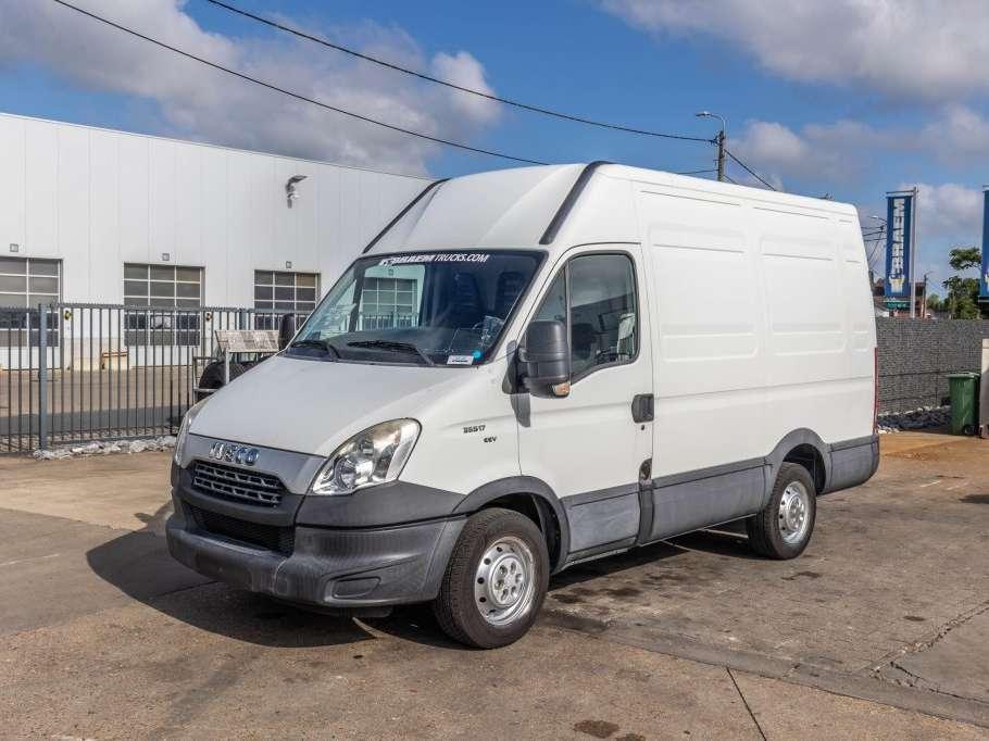 Iveco DAILY 35S17-3.0D Foto 1