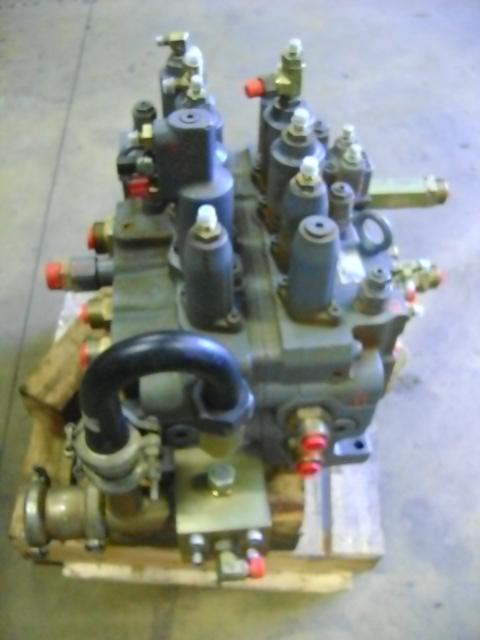 Distribuidor hidraulico para New Holland E 385 Foto 3
