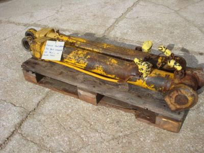 Cilndro de levantamiento para Caterpillar 951C vendida por OLM 90 Srl