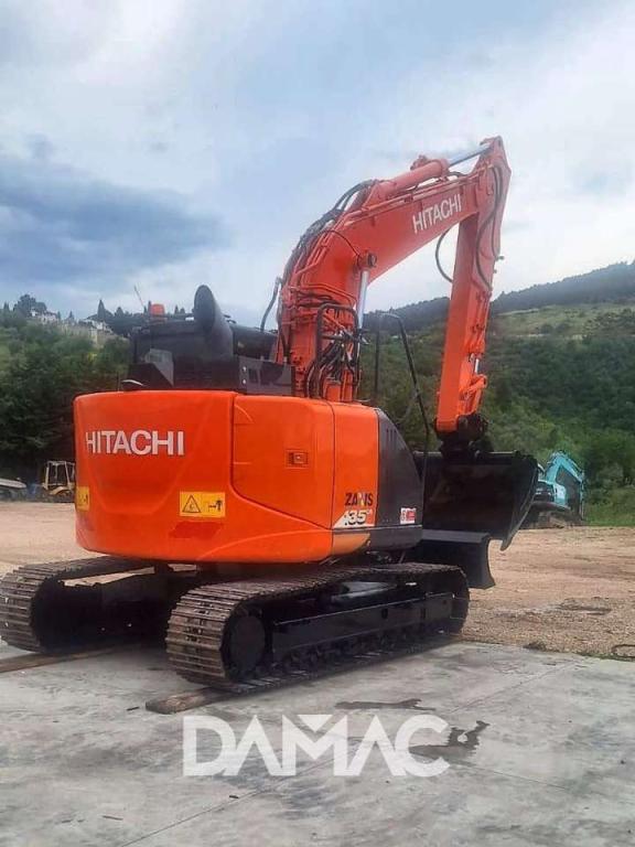 Hitachi ZX135US Foto 3