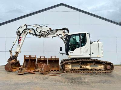 Liebherr R 914 Compact - 5 Buckets + Forks + Tooth / Triple vendida por Boss Machinery