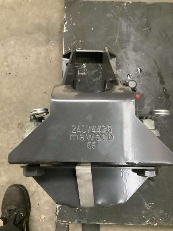 Staffa di ancoraggio ruota di scorta para Volvo FM 2022 Foto 2