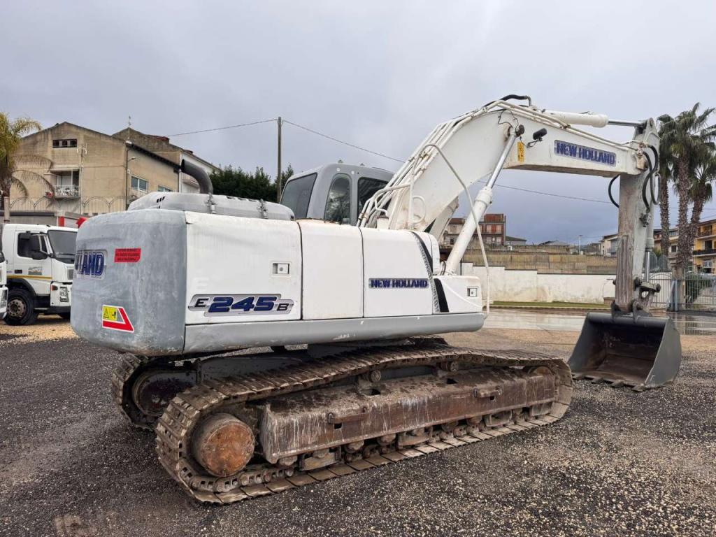 New Holland E245B Foto 3
