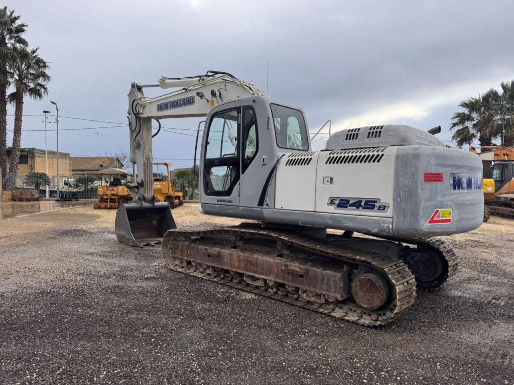New Holland E245B Foto 4