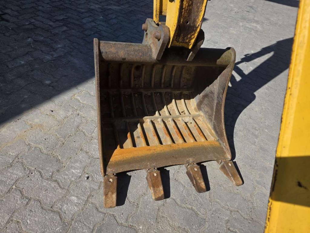Komatsu WB 70 A Foto 12