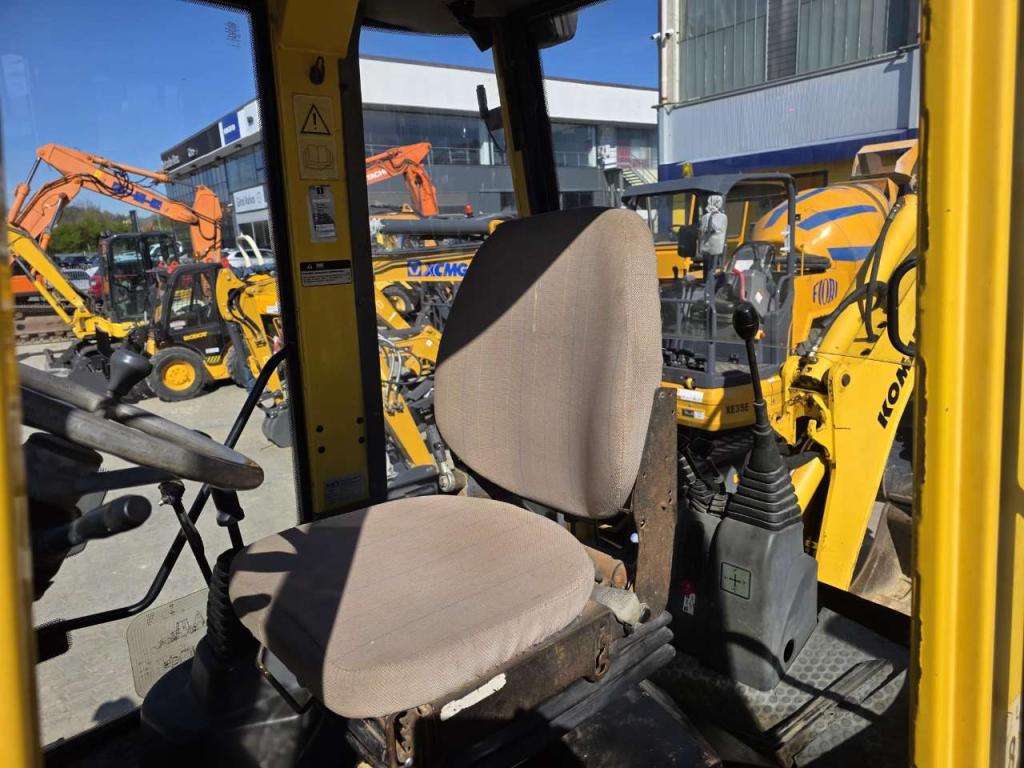Komatsu WB 70 A Foto 17