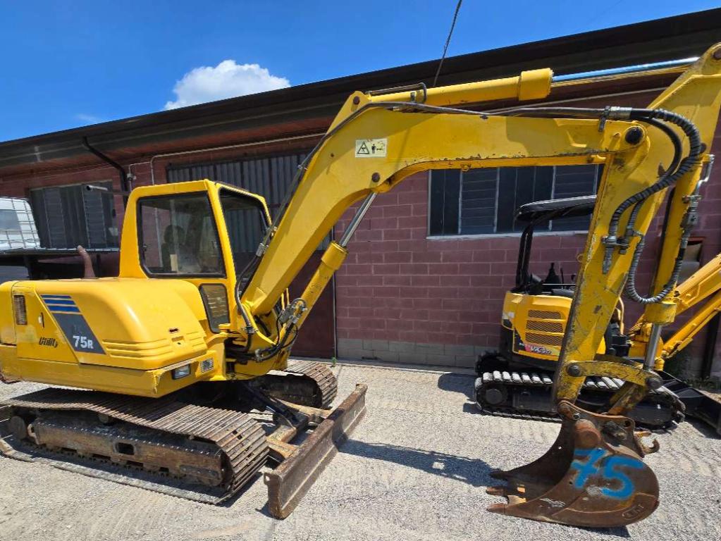 Komatsu PC75R Foto 2