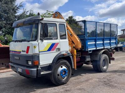 Iveco 135-17 Ribaltabile + Gru vendida por G.M. Service srl