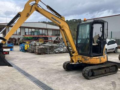 Komatsu PC35MR vendida por Tevi Srl