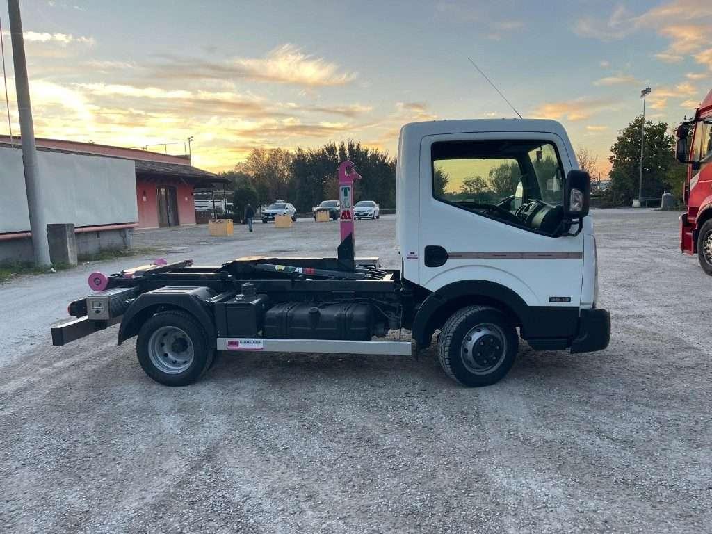 Nissan NT400 SCARRABILE PATENTE B Foto 10