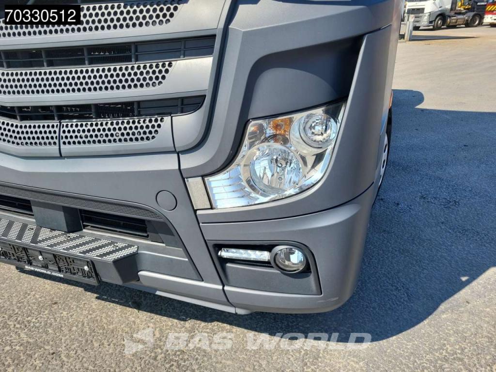 Mercedes-Benz Actros 1851 4X2 BigSpace 2x Tanks M.O.T. Foto 10