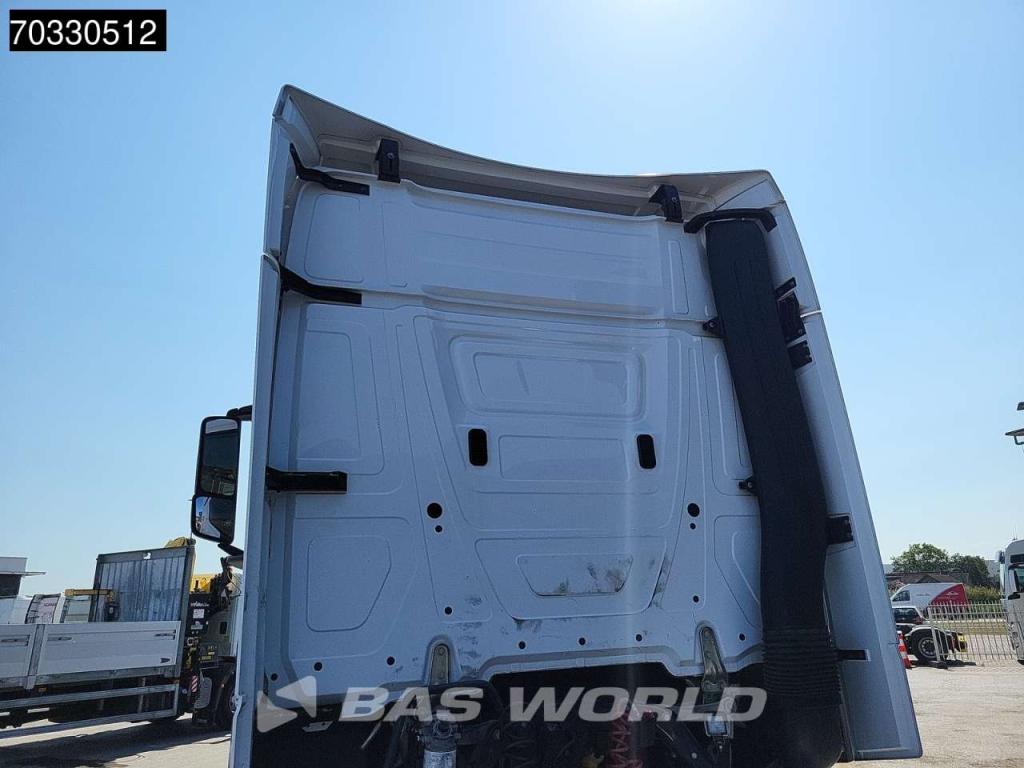 Mercedes-Benz Actros 1851 4X2 BigSpace 2x Tanks M.O.T. Foto 11