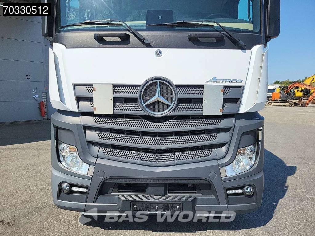 Mercedes-Benz Actros 1851 4X2 BigSpace 2x Tanks M.O.T. Foto 9