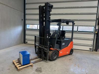 Toyota 8 FBMKT 30 3 ton lifting capacity vendida por JN Machines BV