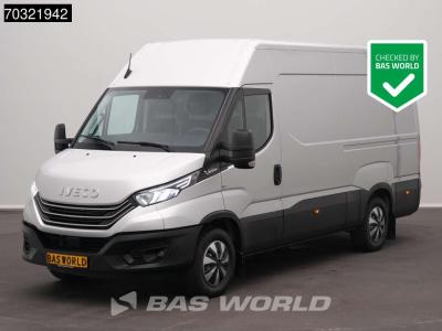 Iveco Daily 35S21 3.0L Automaat L2H2 3,5t Trekhaak 210PK ACC LED Navi Airco Camera Stoelverwamring Euro6 vendida por BAS World B.V.