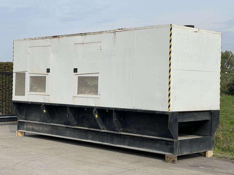 Caterpillar C 18 - 700 Foto 1