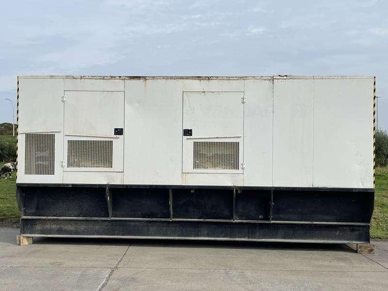 Caterpillar C 18 - 700 Foto 3