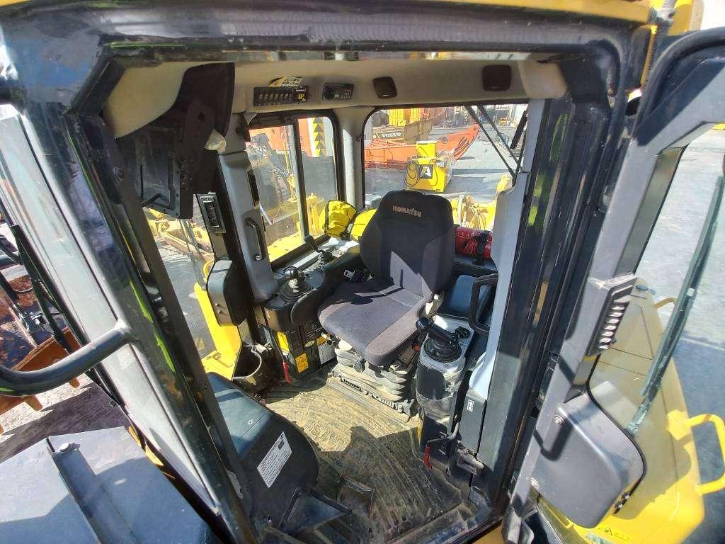 Komatsu D155A-6R (4pcs available for sale in Abu Dhabi) Foto 12