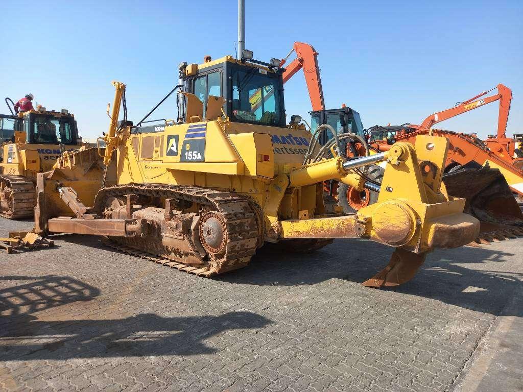 Komatsu D155A-6R (4pcs available for sale in Abu Dhabi) Foto 15